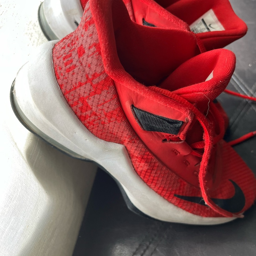 NIKE TENNIS SHOES KIDS